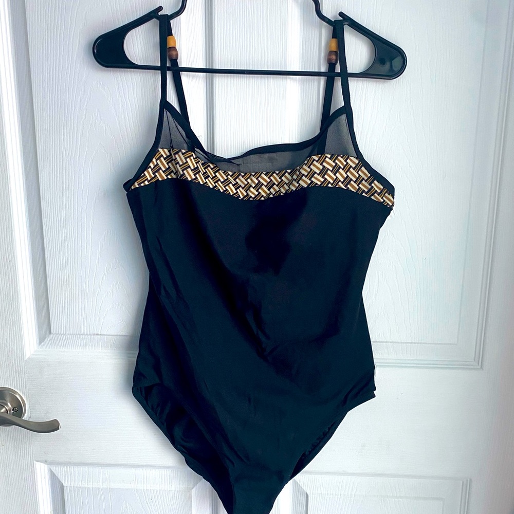 🚨2pc set. LE COVE bathing suit w/ matching sarong